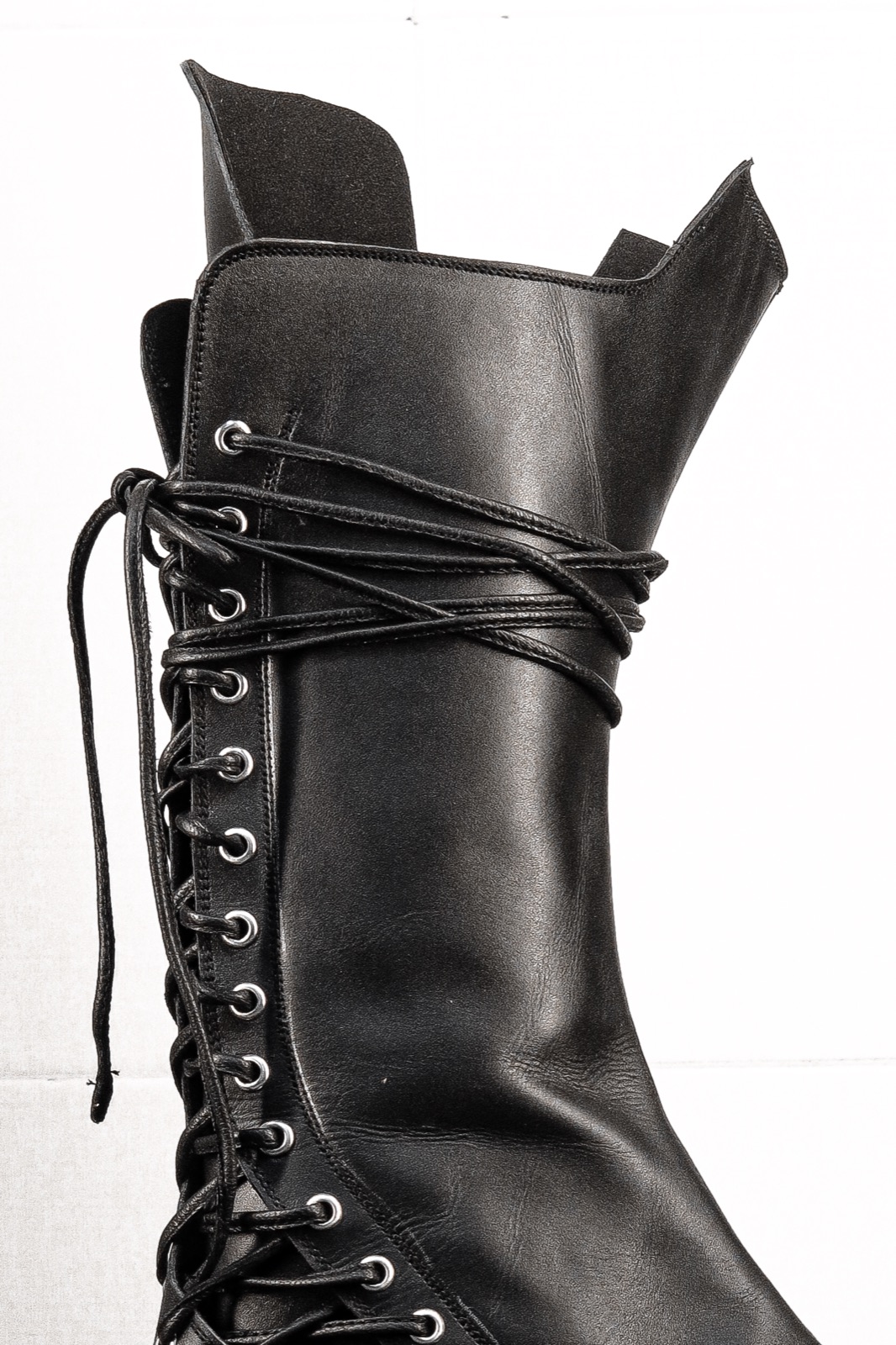 CRÜZØR PRAVAHA black platform boot