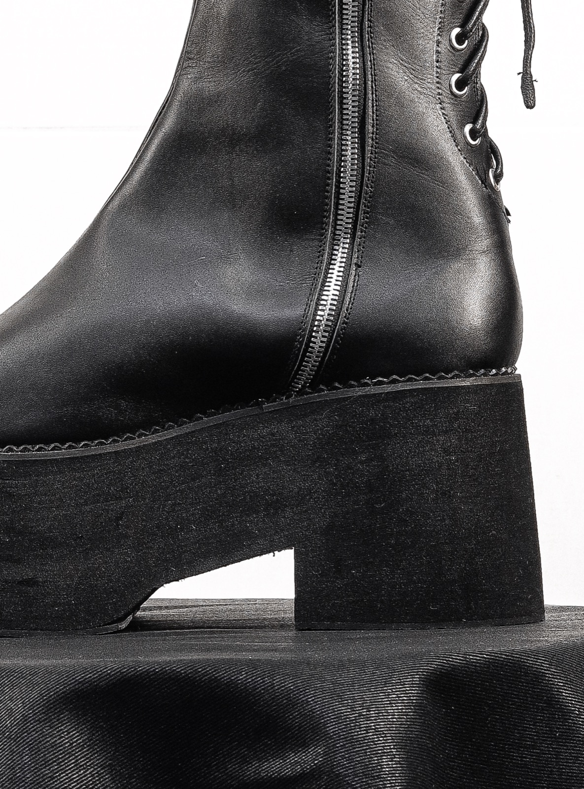 CRÜZØR PRAVAHA platform boot, shaft opening and extra-wide calf